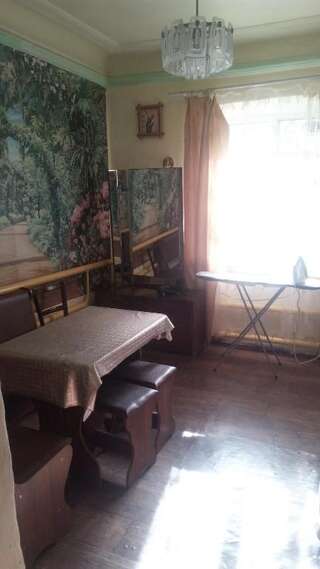 Проживание в семье Сдам посуточно жильё эконом класса Бердянск Бюджетный трехместный номер-5