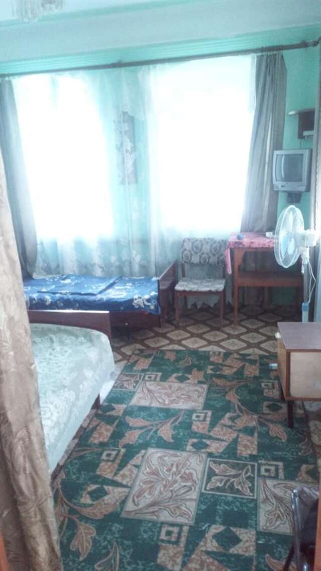 Проживание в семье Сдам посуточно жильё эконом класса Бердянск-7